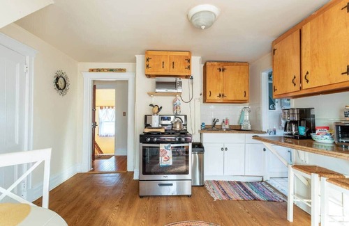 Montclair House | Large Space Great for Special Occasions: 2 Floors