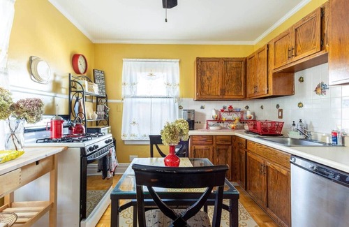 Montclair House | Large Space Great for Special Occasions: 2 Floors