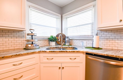 Columbia House | Large space to enjoy including finished basement