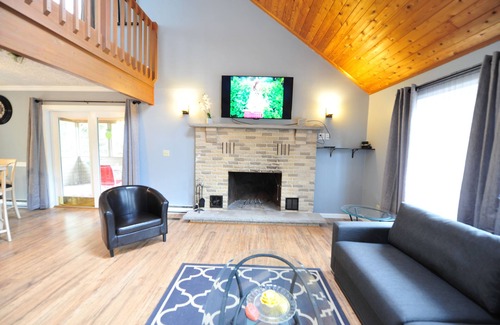 Pocono Pines House | LARGE - SPACIOUS 3 FLR HOME- SECLUDED. w/ Foosball, PING PONG, POOL TABLE!