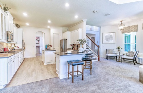 St. Augustine House | LARGE Spacious home, OutdoorKitchen, Pooltable, Sportsbar, Golfcart, Dogpark