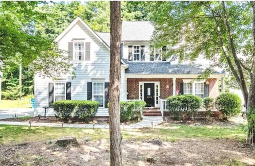Matthews House | Large spacious home in Mathewsnn