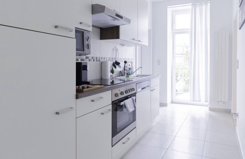 Rudolfsheim-Funfhaus Apartment | Large, spacious rooms, Modern apartment next to Metro, with Inner Garden