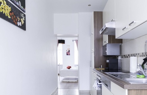 Rudolfsheim-Funfhaus Apartment | Large, spacious rooms, Modern apartment next to Metro, with Inner Garden