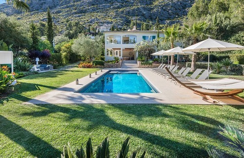 Urbanitzacio la Font Villa | Large spacious villa, walking distance to Pollenca & 5 min drive to beaches