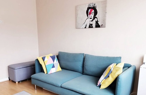 Riverside Apartment | Large Studio Flat near TOWER BRIDGE