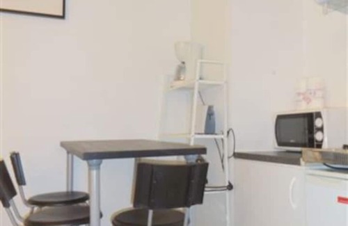 Secteur 2 Apartment | Large studio in historic district 2 TVA