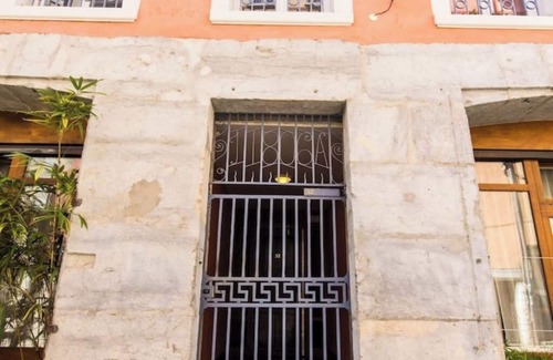 Secteur 2 Apartment | Large studio in historic district 1 TVA