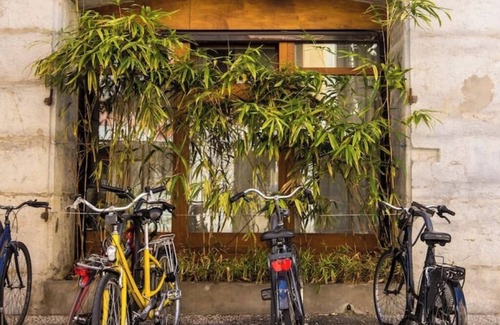 Secteur 2 Apartment | Large studio in historic district 1 TVA