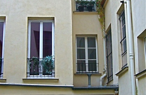 Arts-et-Metiers Apartment | Large Studio in 'Le Marais' - Close to Everything!