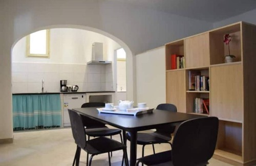 Serra-di-Ferro Apartment | Large studio, KingSize bed, 5 minutes from the beach