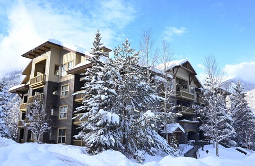 East Kootenay Condo | LARGE Studio | Ski In/Out | Pools & Hot Tubs | Central Upper Village Location