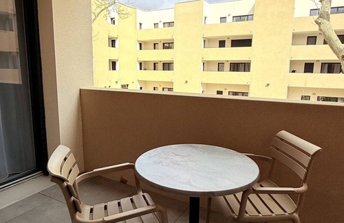 Carcassonne Apartment | Large studio with bathroom and balcony