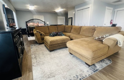 Smithfield Apartment | Large Studio with open concept, king size bed
