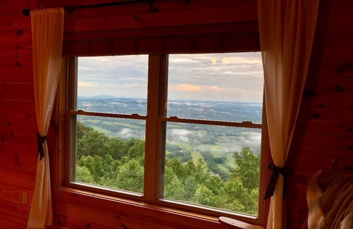 Vesta Cabin | Large, Stunning Cabin with Breathtaking View of Piedmont, Pilot Mountain