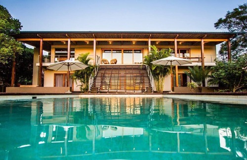 Mtunzini Villa | Large stunning villa near beach with rimflow swimming pool in Mtunzini