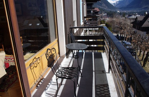 Chamonix City Centre Apartment | Large, sunny apartment, quiet location, close to all amenities, direct view of Mont Blanc
