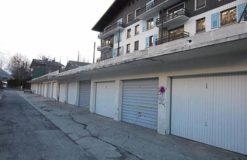 Chamonix City Centre Apartment | Large, sunny apartment, quiet location, close to all amenities, direct view of Mont Blanc