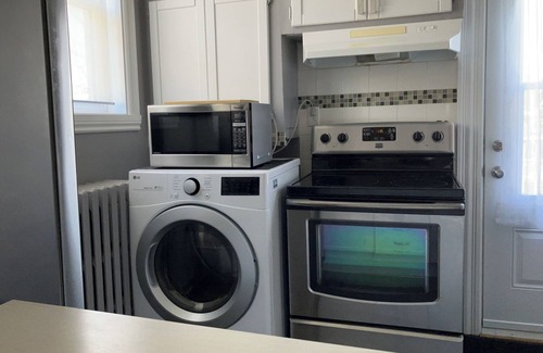 Cote-Des-Neiges—Notre-Dame-De-Grace Apartment | Large, sunny, upper duplex, parking, Snowdon metro