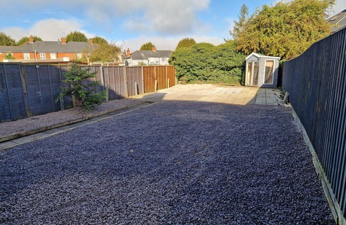 Swindon House | Large Swindon House | Big Garden for Photoshoot