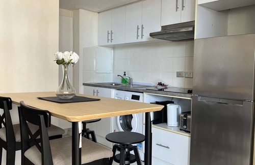 Darlinghurst Apartment | Large Sydney City Studio with Balcony & Oxford St Views