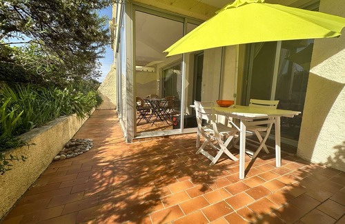 Saint-Mandrier-sur-Mer Apartment | Large T2 with loggia and terrace near the port of Saint Mandrier and the beaches