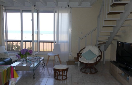 Saint-Pierre-la-Mer Apartment | Large T4 15 meters from the beach - Panoramic sea view