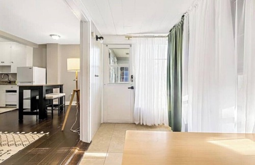 Historic Uptown House | Large Top Floor Lookout