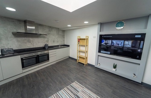 Selly Oak Apartment | Large top floor studio!
