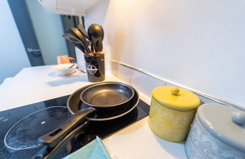 Selly Oak Apartment | Large top floor studio close to QE!