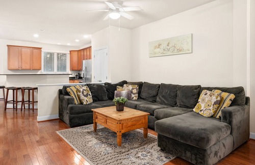 Glen Riddle House | Large Townhouse in Gated Resort Community: 4 Bedrooms and 3 1/2 Baths