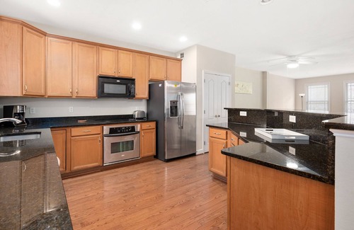 Glen Riddle House | Large Townhouse in Gated Resort Community: 4 Bedrooms and 3 1/2 Baths