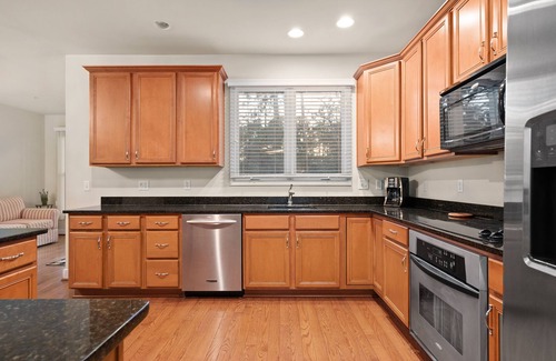 Glen Riddle House | Large Townhouse in Gated Resort Community: 4 Bedrooms and 3 1/2 Baths