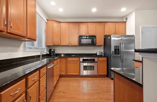 Glen Riddle House | Large Townhouse in Gated Resort Community: 4 Bedrooms and 3 1/2 Baths