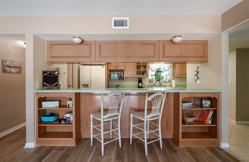Port Saint Lucie House | Large Tropical Pool Lakefront Golf course 4-bedroom Home Close to Jensen Beach!