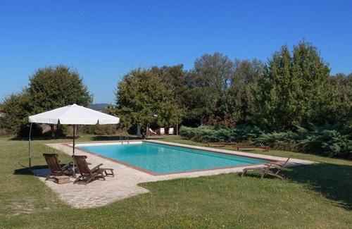 San Macario In Monte Villa | Large Tuscan Villa for 12 with Private Pool and Tennis Court