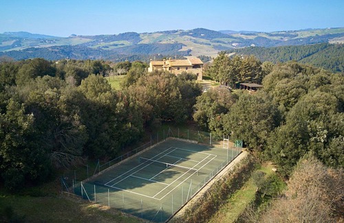 San Macario In Monte Villa | Large Tuscan Villa for 12 with Private Pool and Tennis Court