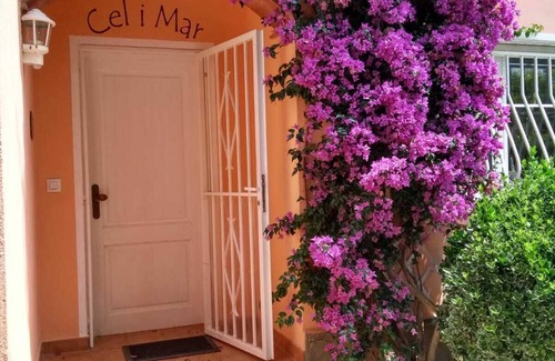 Sant Pere Pescador House | Large vacation home right on the beach with pool and garden