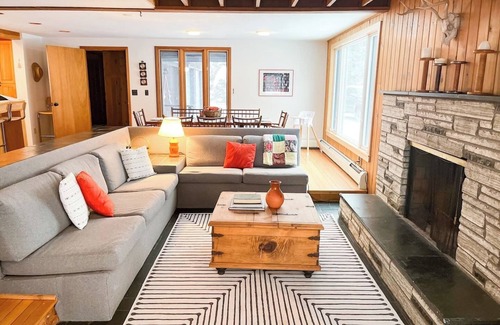 Waitsfield House | Large Vermont ski home on private scenic lot centrally located in the Mad River Valley