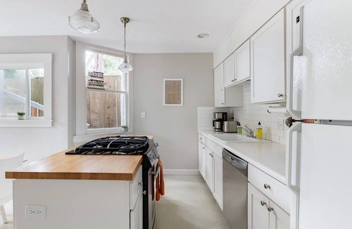 Noe Valley House | Large Victorian home in Noe Valley with gorgeous backyard