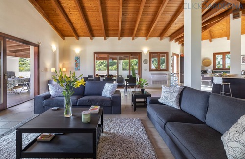 Alghero Villa | Large villa in Alghero for 12 people with private pool air conditioning and WiFi