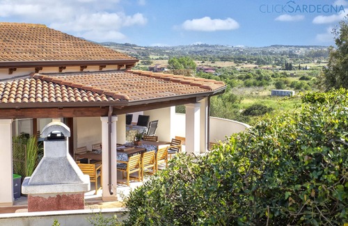 Alghero Villa | Large villa in Alghero for 12 people with private pool air conditioning and WiFi