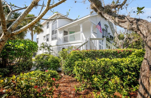 Heron's Landing Villa | Large villa with direct access to Bowman's Beach