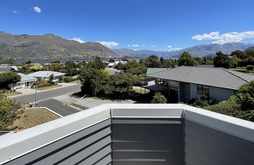 Wanaka House | Large Wanaka House, Views of the Lake and Mountains!