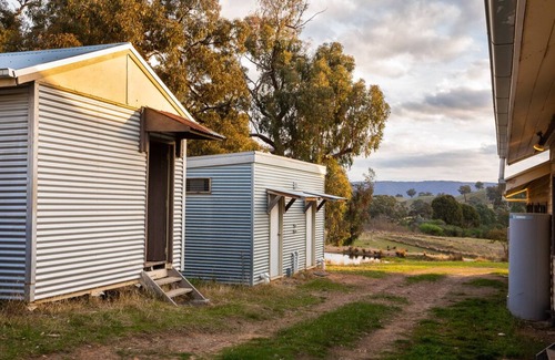 Maindample House | Large Wappan Bonnie Doon farmstay on Lake Eildon near Mansfield/Mt Buller. 18ppl