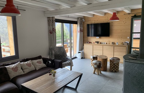 Molines-en-Queyras Ski Chalet | Large, welcoming chalet with Jacuzzi