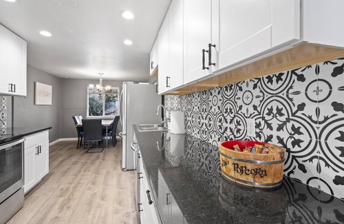 Bel Aire Apartment | Large Wheat Ridge Home - 11 Beds + 2 Livingrooms