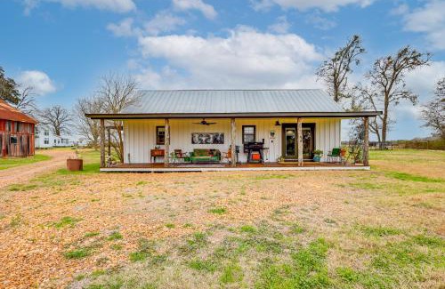 Fayetteville House | Large Yard and Pond Fayetteville Rural Retreat