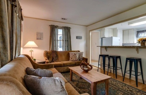 Isle of Hope Historic District House | Large Yard & Island Feel - Happy on Hope Isle