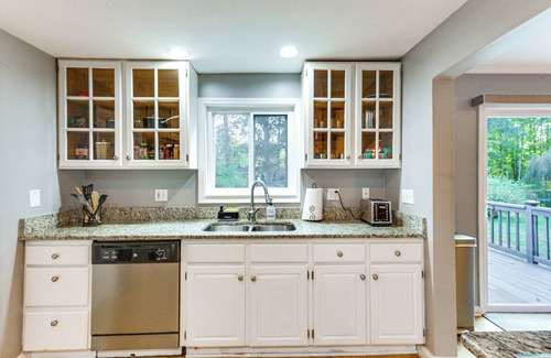 New Albany House | Large Yard w/Pond: Family Retreat in New Albany!